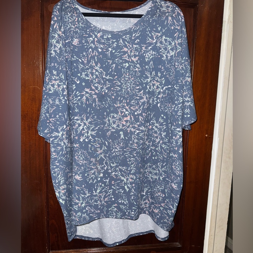 Women’s Lularoe Irma Size 2XL